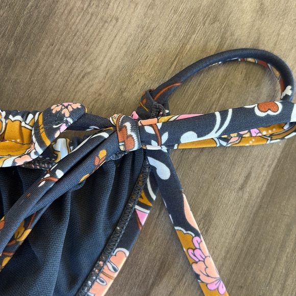 Xhilaration Gray Floral Bikini Set Top Size Medium Bottom Size Small - Picture 4 of 13